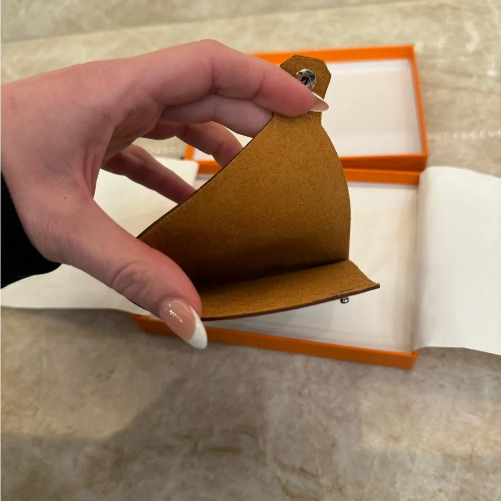 Hermes tarmac passport holder - Picture 3 of 8